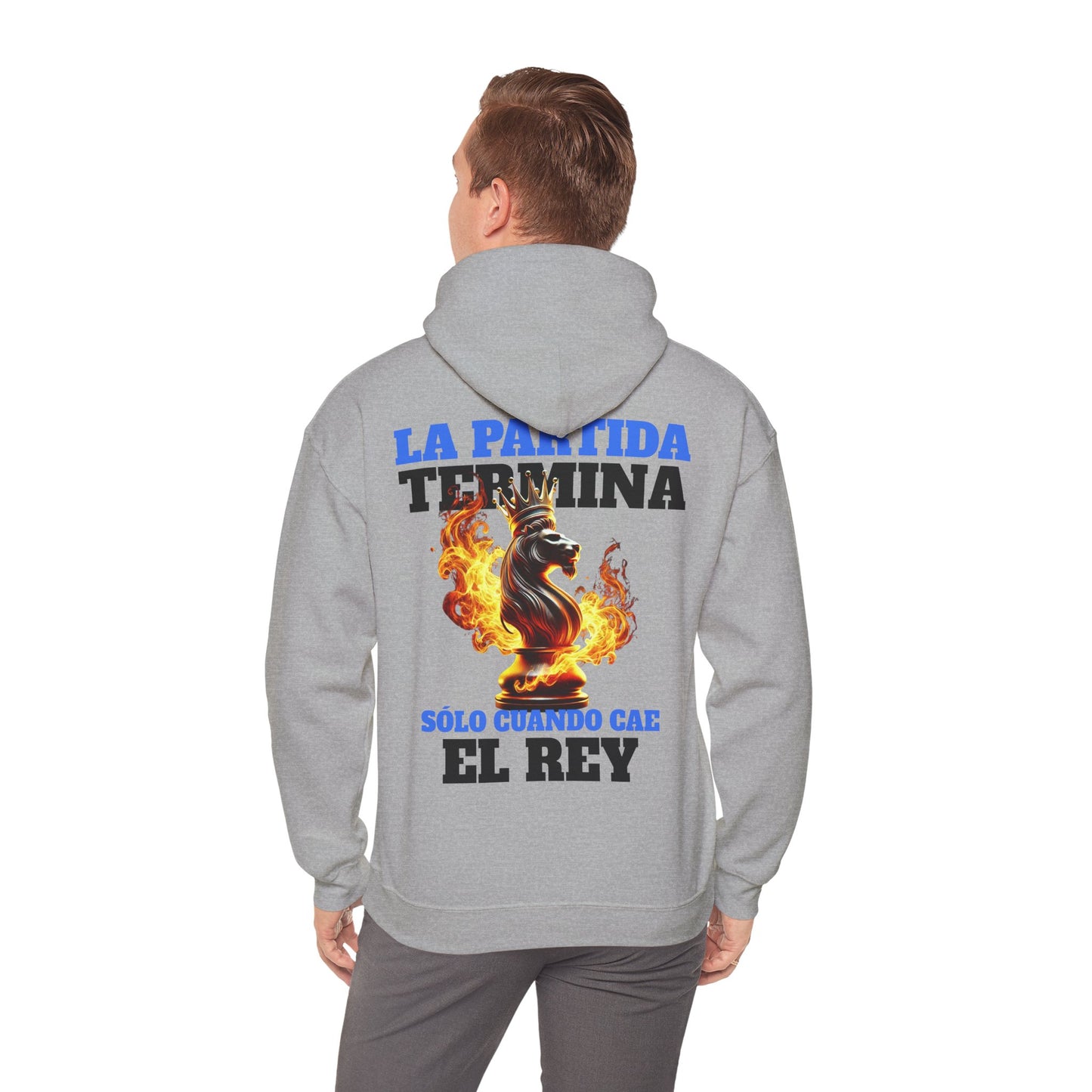 SUDADERA CON GORRO "LA PARTIDA TERMINA CUANDO CAE EL REY". (EUROPA).