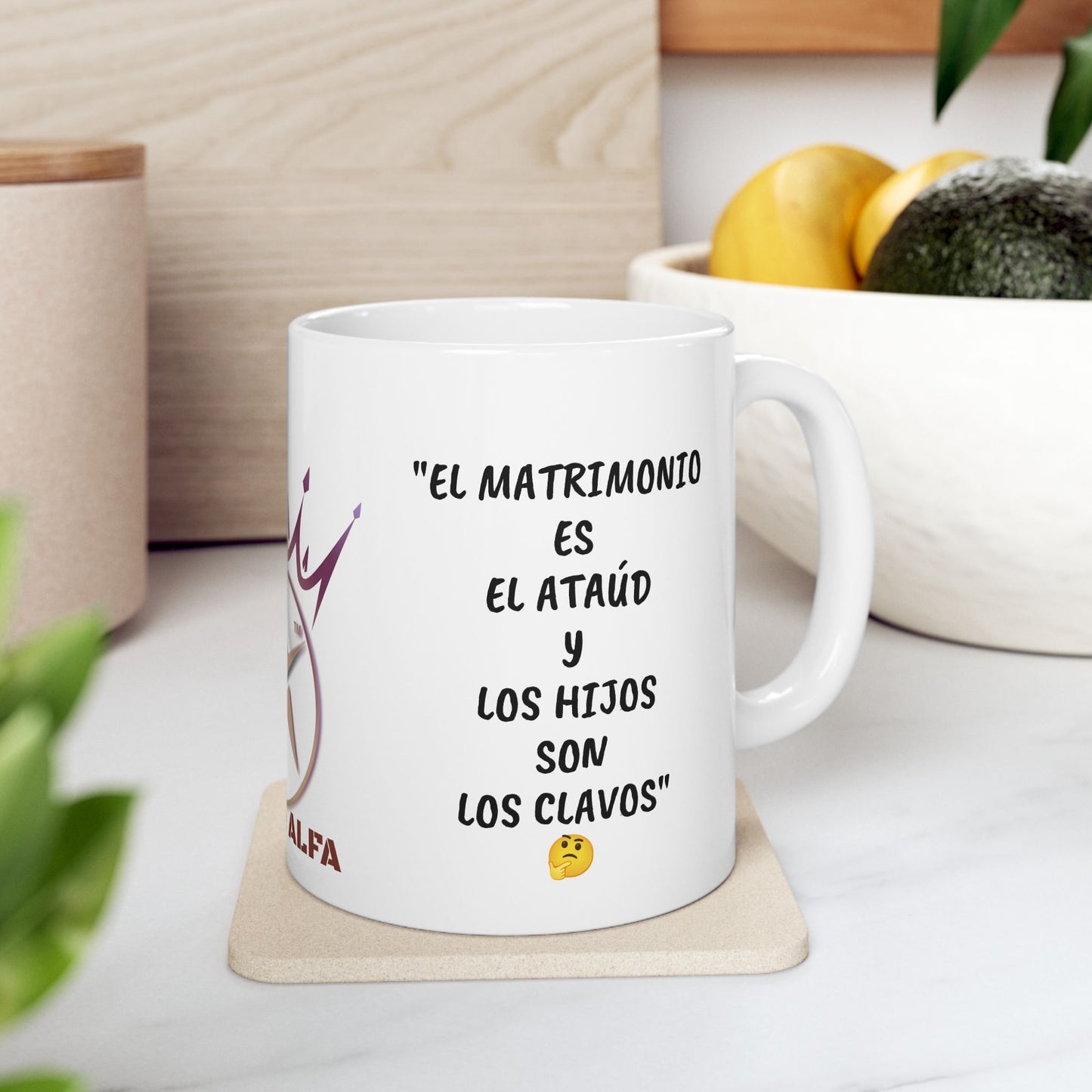 TAZA HOMBRE ALFA, "EL MATRIMONIO ES EL ATAÚD Y LOS HIJOS SON LOS CLAVOS". (USA).